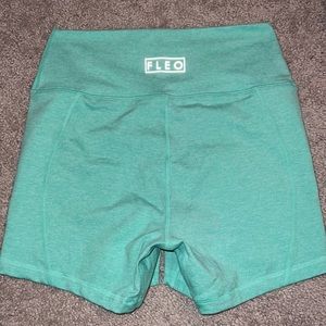 THC minty green fleo shorts